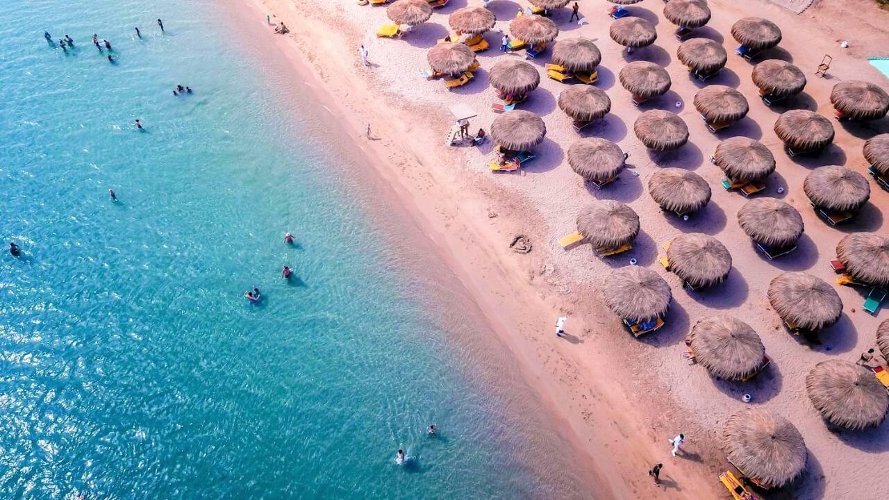 Пляж отеля Caribbean World Resort в Египте